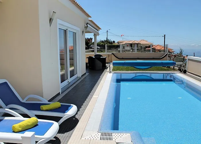 Vila Tranquil With Pool In Arcoview